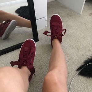 Maroon Bow Tie Pumas